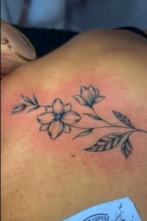 Tatuagem floral livre por Wagner Lopes